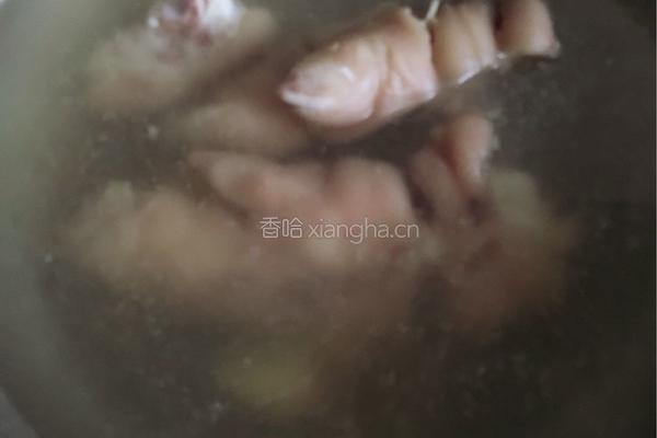 香菇猪蹄汤的做法图解2