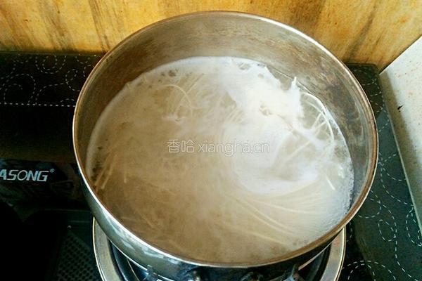 黄瓜拌面的做法图解3