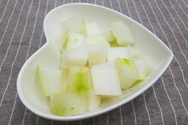 冬瓜鸡腿汤的做法图解2