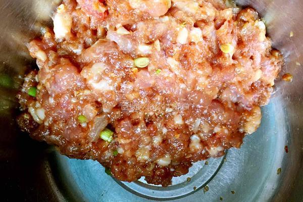 山药肉末豆皮卷的做法图解3