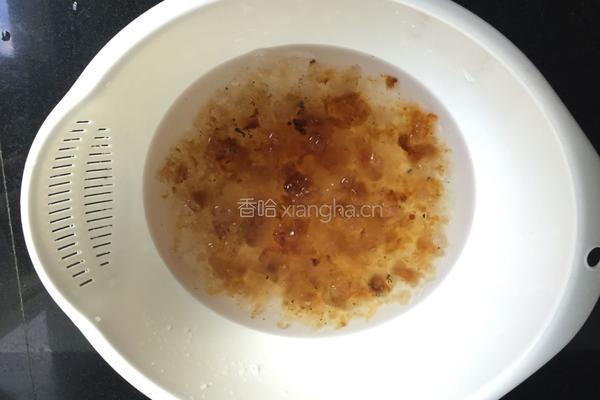 桂花葡萄干桃胶羹的做法图解3