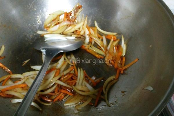 洋葱鸡蛋炒面的做法图解6