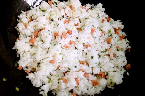 葱香火腿肠蛋炒饭的做法图解13