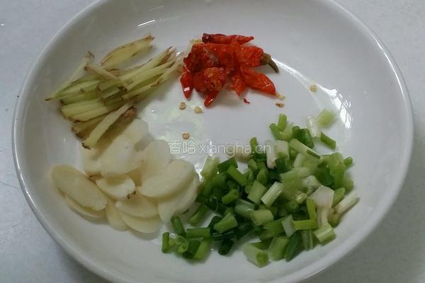 葱姜炒花蟹的做法图解2