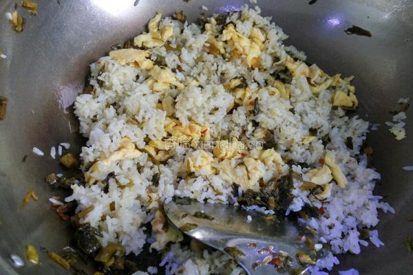酸菜炒饭的做法图解6