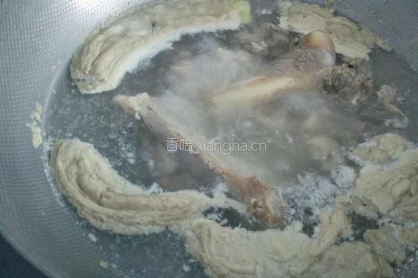 胡萝卜羊肉汤的做法图解4
