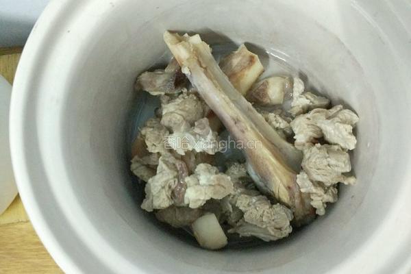 胡萝卜羊肉汤的做法图解6