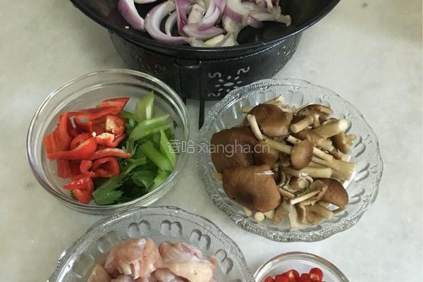茶树菇干锅鸡的做法图解2