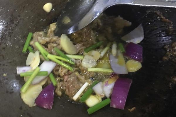 青红椒炒牛肉的做法图解4