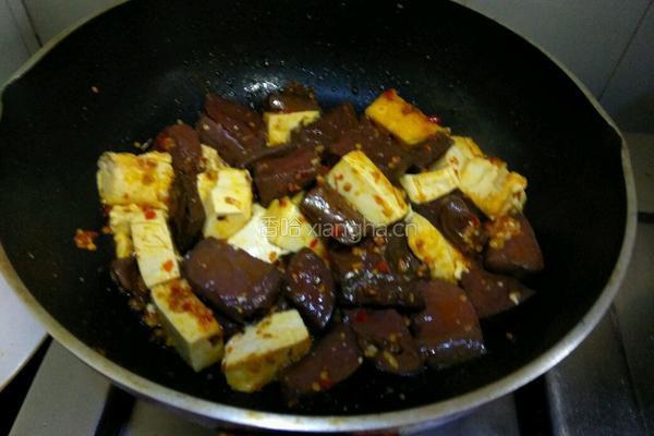 猪血炒豆腐的做法图解8