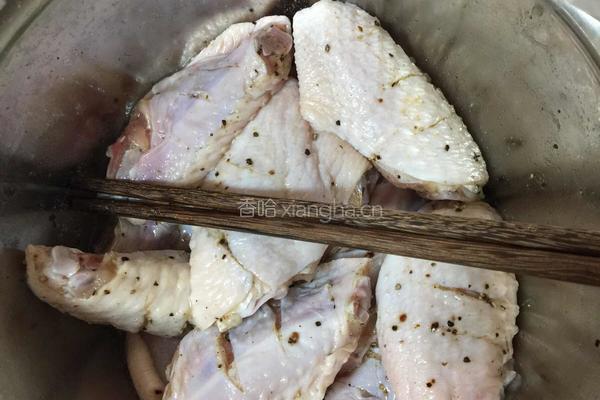 蜂蜜黑椒烤鸡翅的做法图解1