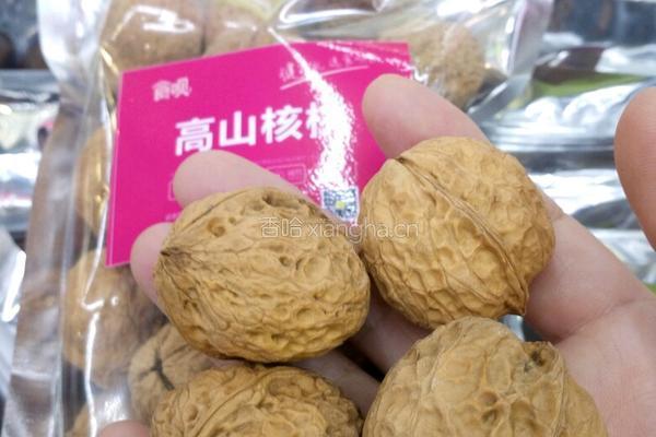 挂霜核桃的做法图解1