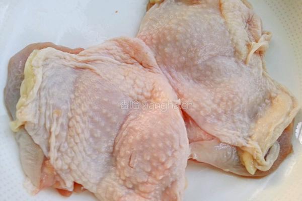 香菇鸡肉煲仔饭的做法图解1