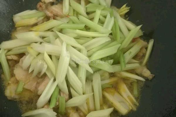 五花肉炒西芹的做法图解6