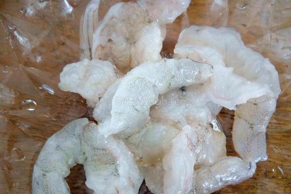 虾仁西芹腰果的做法图解3