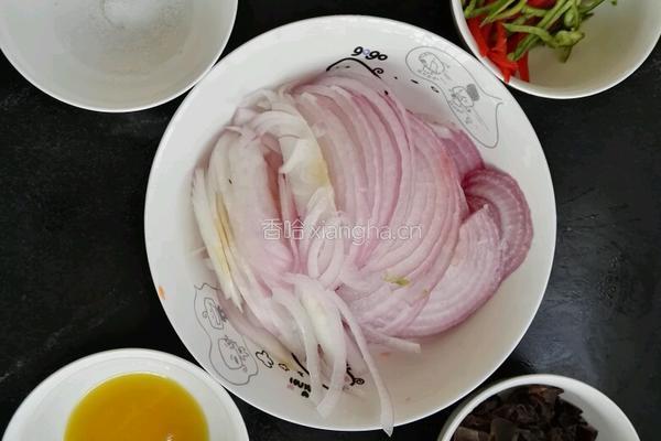 清炒洋葱的做法图解1