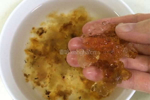 牛奶桃胶银耳羹的做法图解3