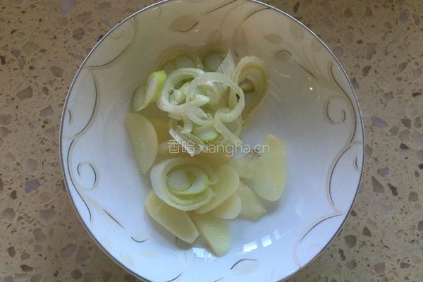 酸菜粉条肉的做法图解4