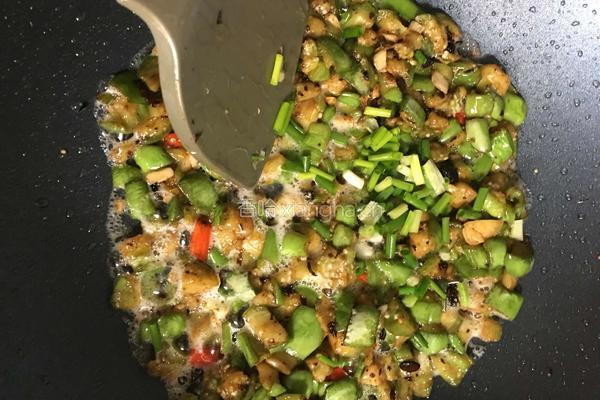 爆炒茄子丁的做法图解10