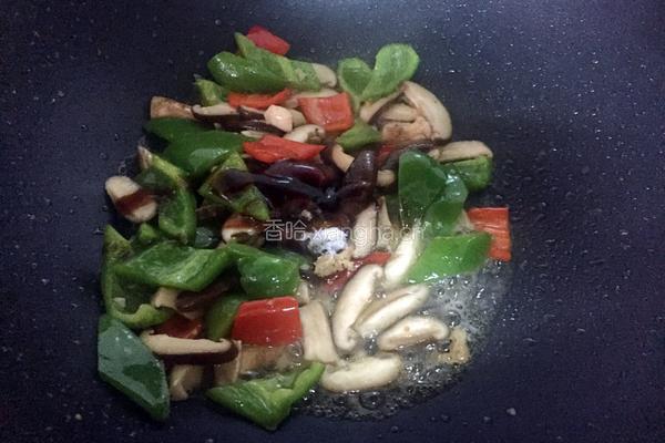 香菇炒青椒的做法图解6