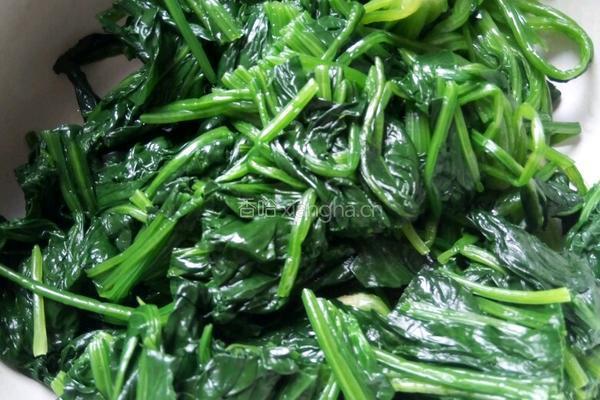 麻酱菠菜的做法图解3