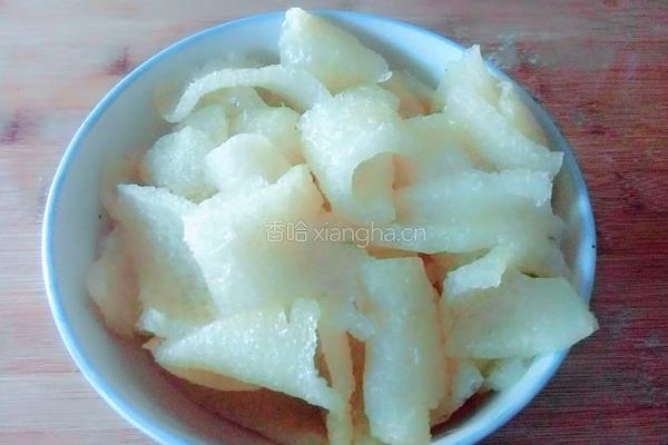 素炒油炸肉皮的做法图解1