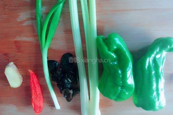 素炒油炸肉皮的做法图解2
