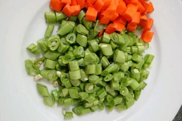 鸡肉炒四季豆的做法图解2