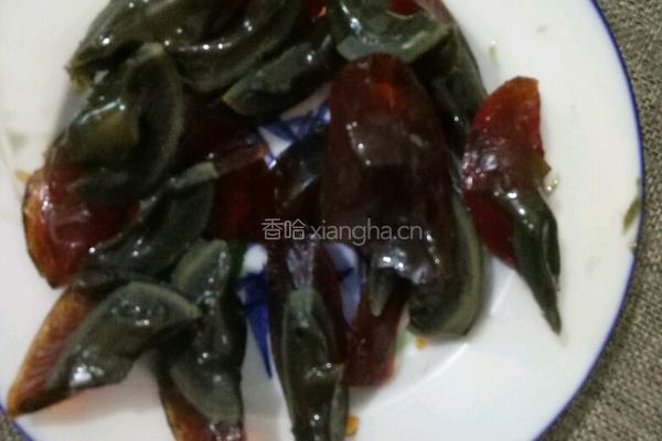 黄瓜炒皮蛋的做法图解3