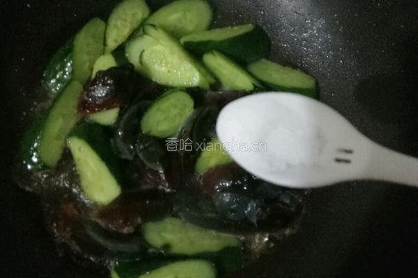 黄瓜炒皮蛋的做法图解7