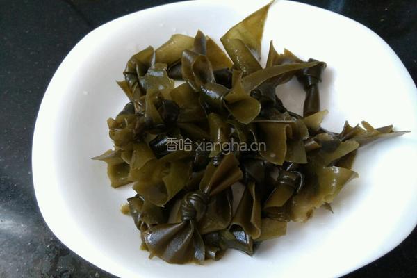 海带筒骨汤的做法图解2