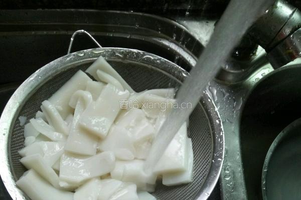 白菜炒年糕的做法图解4