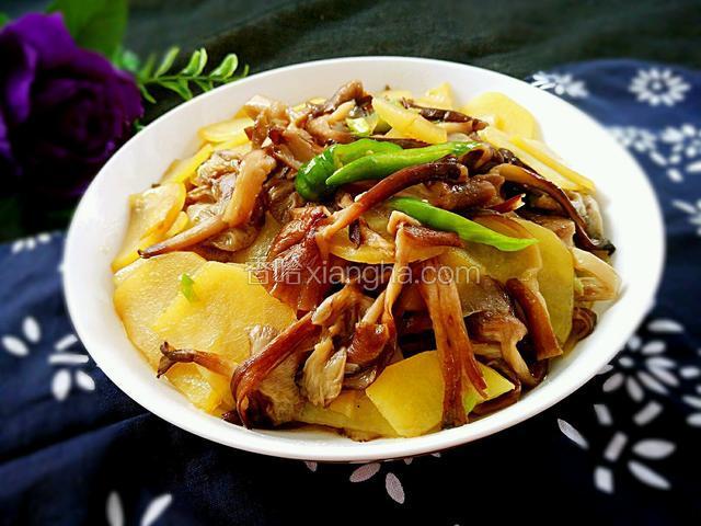 榛蘑炒土豆片