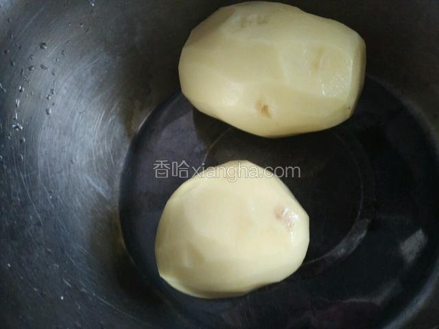 土豆两个削皮洗干净