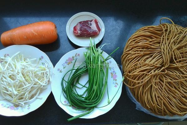 肉丝炒面的做法图解1