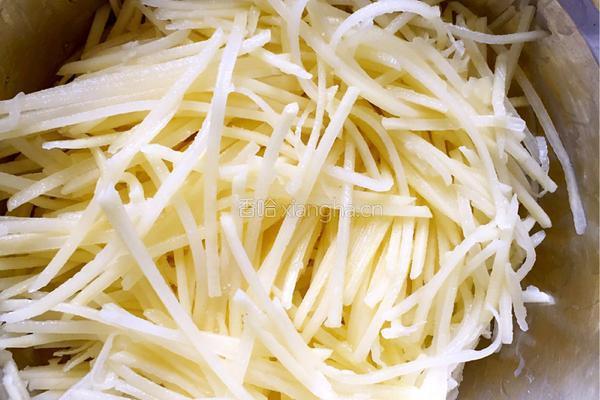 土豆煎饼的做法图解1