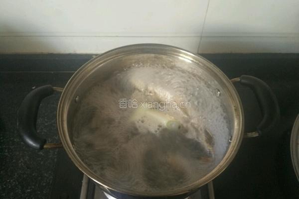 奶汤鲫鱼的做法图解6