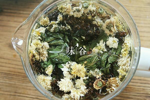夏枯草菊花桑叶茶的做法图解5