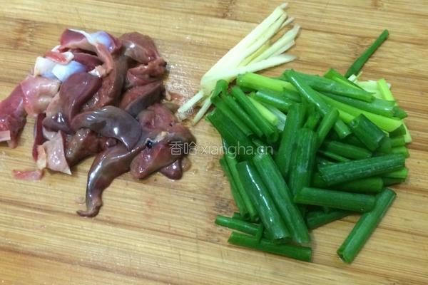 炒鸡肝的做法图解1