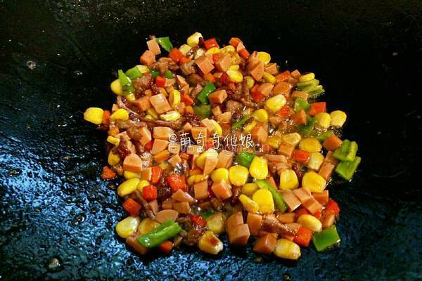 五彩火腿炒饭的做法图解5