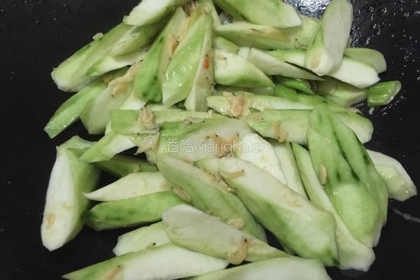 虾皮炒丝瓜的做法图解4