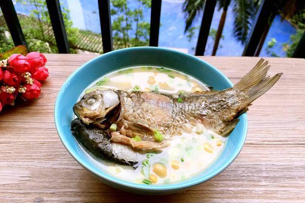 鲫鱼黄豆汤的做法图解5
