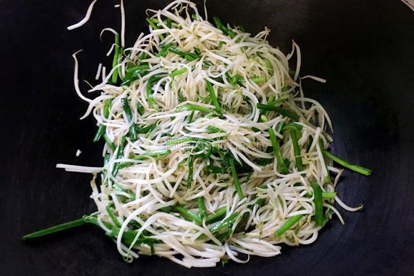 韭菜豆芽的做法图解7