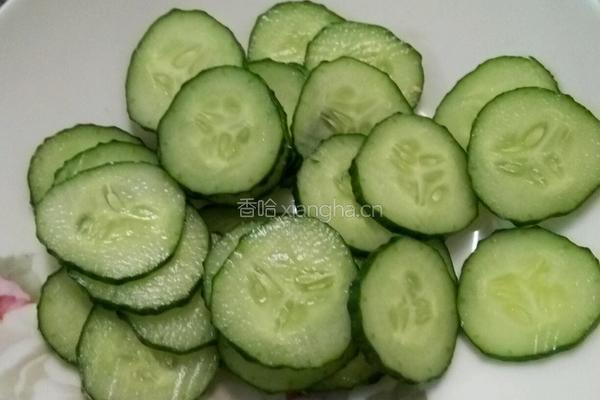 猪头肉拌黄瓜的做法图解1