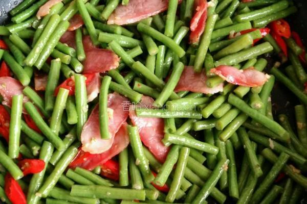 豇豆炒腊肉的做法图解8