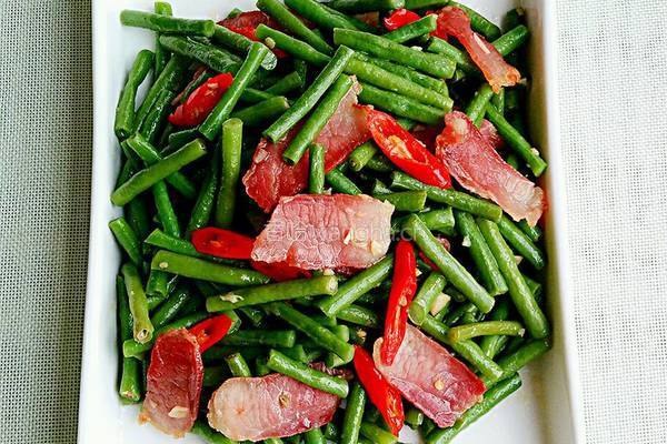 豇豆炒腊肉的做法图解9
