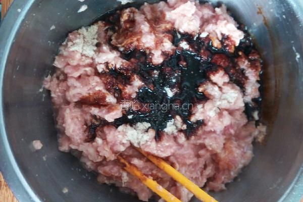 青椒猪肉馅水饺的做法图解3