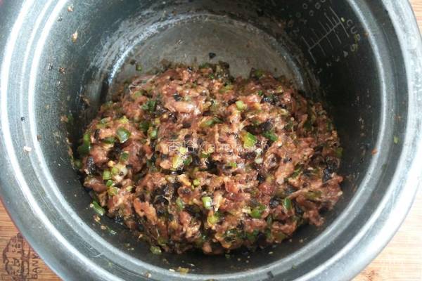 青椒猪肉馅水饺的做法图解9