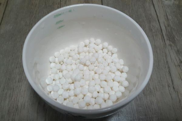 牛奶果味西米露的做法图解1