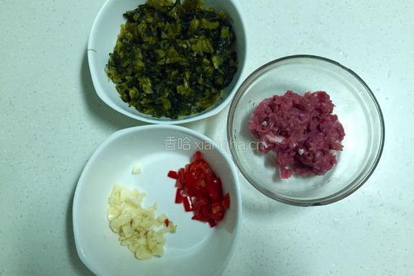 酸菜炒肉末的做法图解1